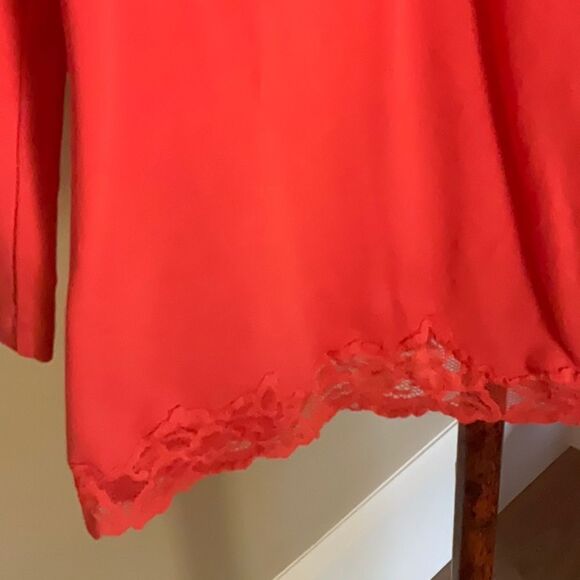 Crossover Lace Wrap Top - Picture 3 of 4